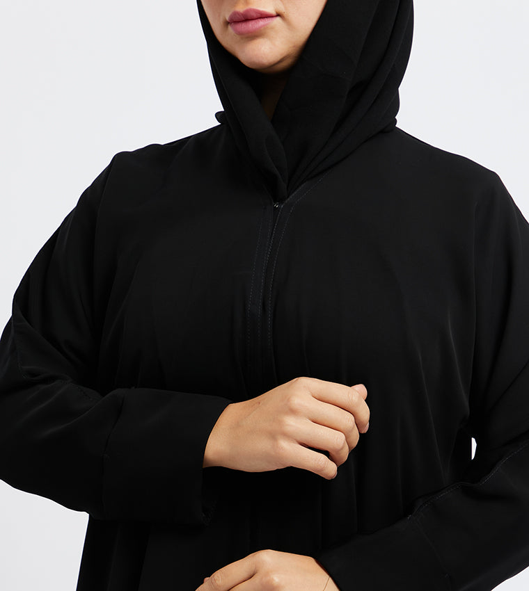 عباية سوداء سادة بأكمام طويلة